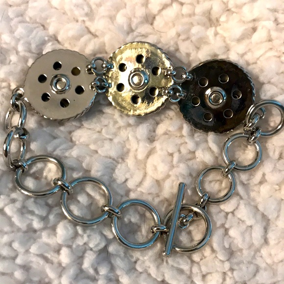 💥💥Silver Toggle clasp bracelet with decorative accents 3 beautiful Grey Snaps - Picture 6 of 6